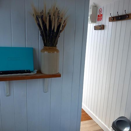Hillside Camping Pods And Shepherd'S Hut Wick  Bagian luar foto
