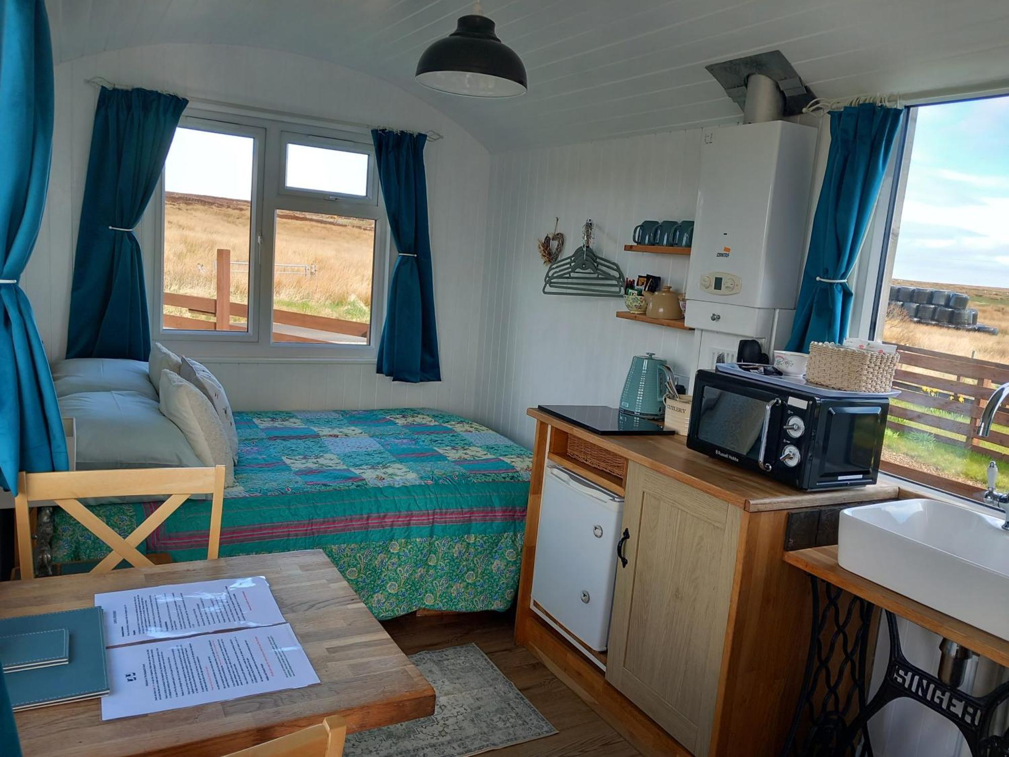 Hillside Camping Pods And Shepherd'S Hut Wick  Bagian luar foto