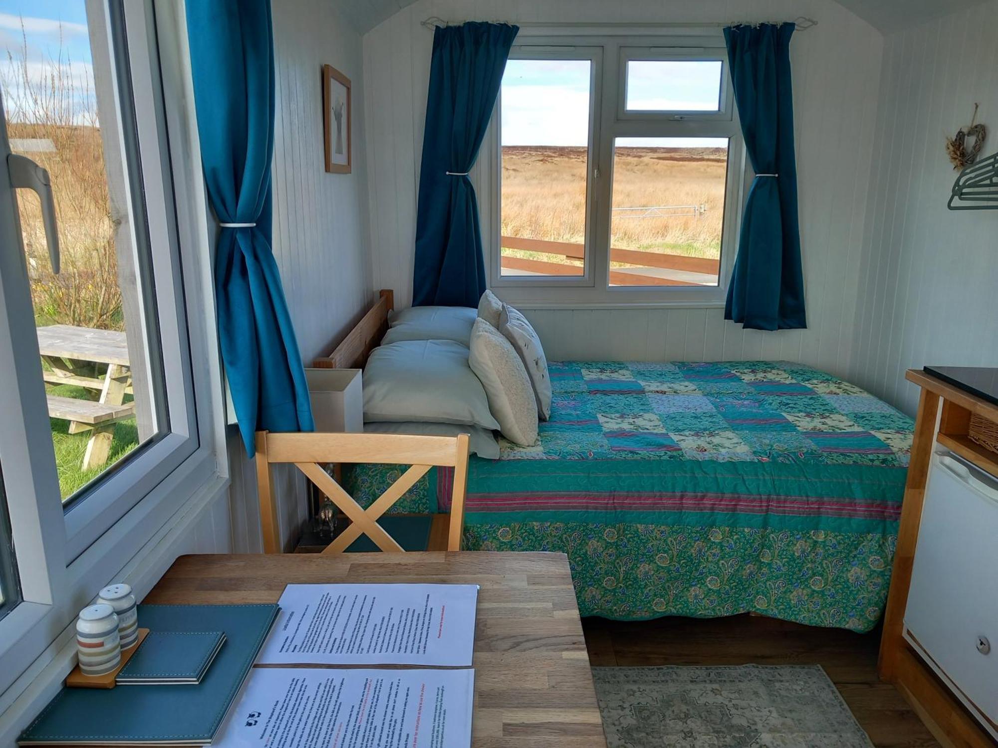 Hillside Camping Pods And Shepherd'S Hut Wick  Bagian luar foto